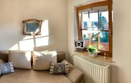 Land Am Teich- Reet Gedeckt - Ostseenah - Bei Binz Zirkow