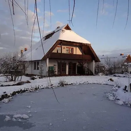 Land Am Teich- Reet Gedeckt - Ostseenah - Bei Binz *