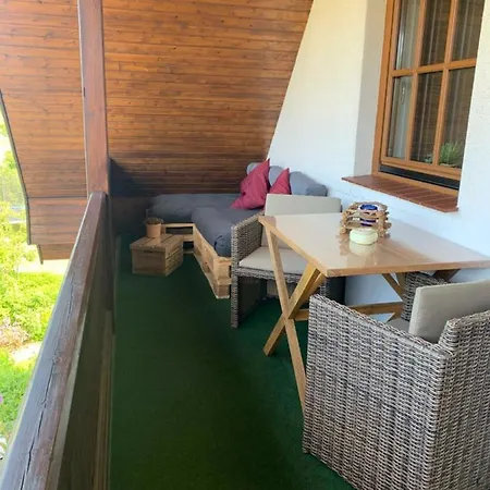 Land Am Teich- Reet Gedeckt - Ostseenah - Bei Binz *