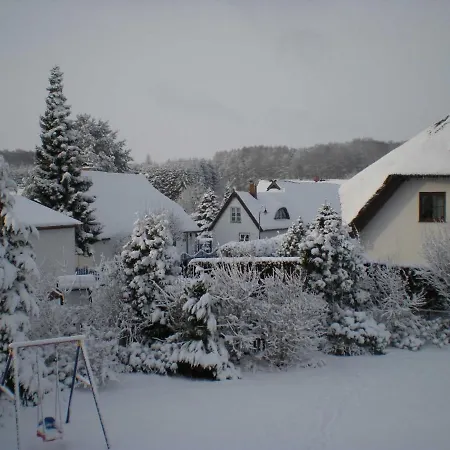 Land Am Teich- Reet Gedeckt - Ostseenah - Bei Binz
